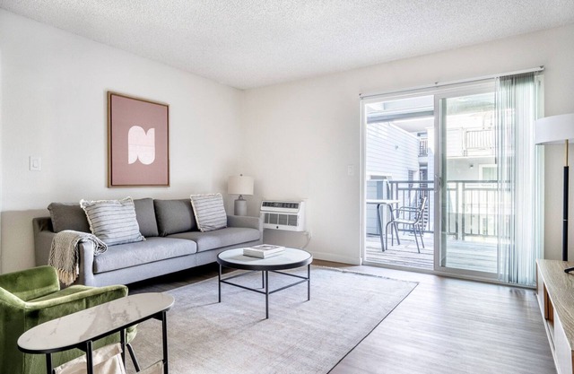 Sleek Palo Alto 1BR w/Gym, Pool & W/D, nr Stanford, by Blueground