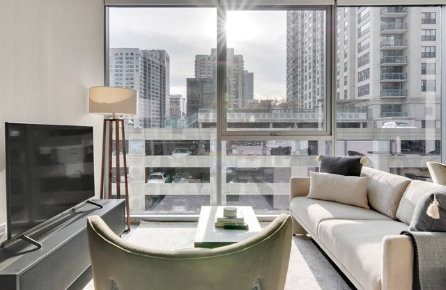 Sleek River North 1BR w/Gym, Lounge & Roof, 1 block to L, by Blueground