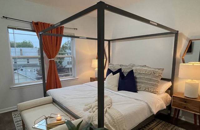 Sleek & Sexy Condo with balcony