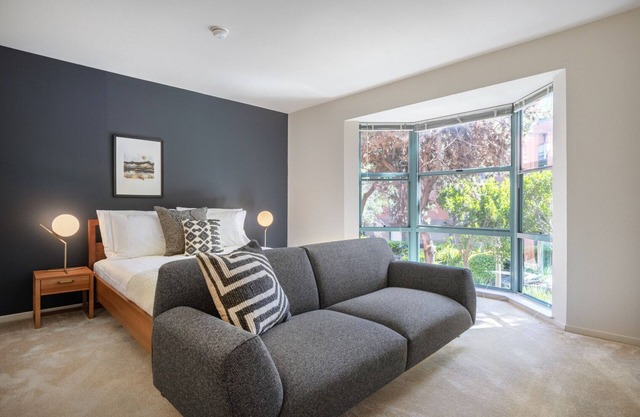 Sleek South Beach Studio w/Movie Room near AT&T Park by Blueground