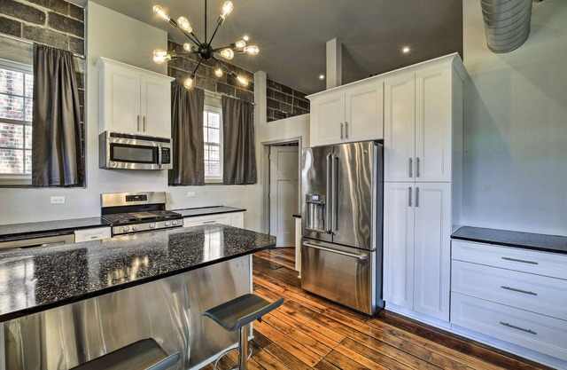 Sleek Wytheville Apartment Near Food + Drink!