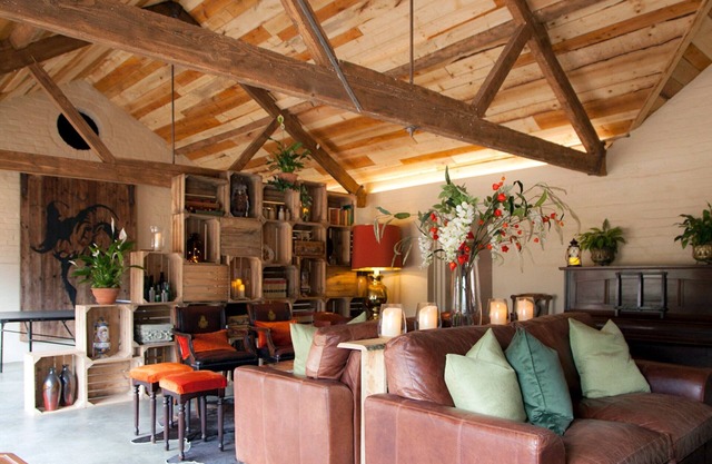 Sleeping three guests, this beautiful holiday home is ideal for a small family.