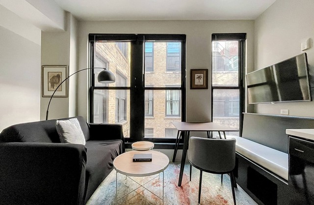 Sleepover Amazing 1BD/1BA + Gym - Downtown Springfield