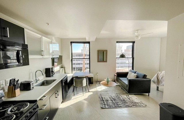 Sleepover: Lovely Studio - Downtown Springfield