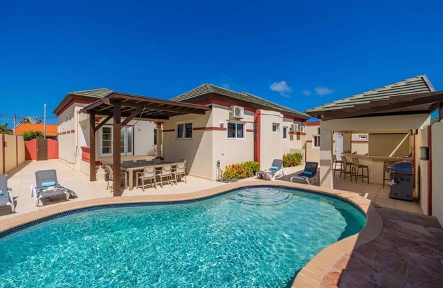 Sleeps 11 ~6 Bedrooms ~PrivatePool ~Outdoor Dining