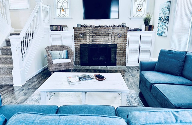 Sleeps 12 | Lively Street near Beach, Dining & Wawa | Quick Uber to Casinos