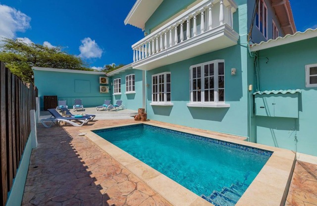 ~Sleeps 12 ~Spacious ~Private Pool ~Great Location
