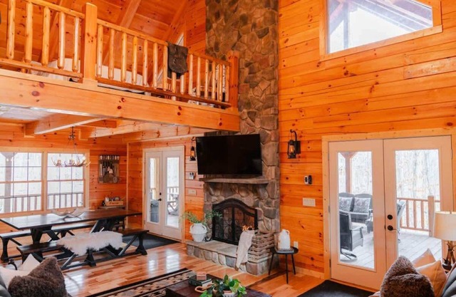 Sleeps 16! Luxury Cabin with Game Room & Hot Tub