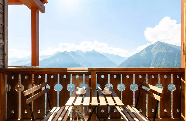 Sleeps 2-4 - Residence with swimming pool - Pla d'Adet ski slopes