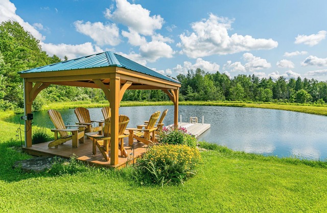 Sleeps 22 | Pond | Hot Tub | Yoga/Gym Studio