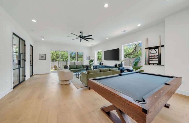 Sleeps 24 in 6BR | Pool, Game Room & Chef Kitchen