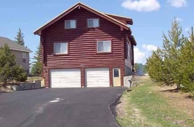 Sleeps 26! 7 Queen, 6 Full bunk-beds, 3 br and loft (rates based on occupancy)