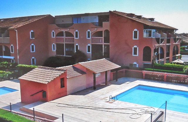 Sleeps 4 2 adults, 2 children