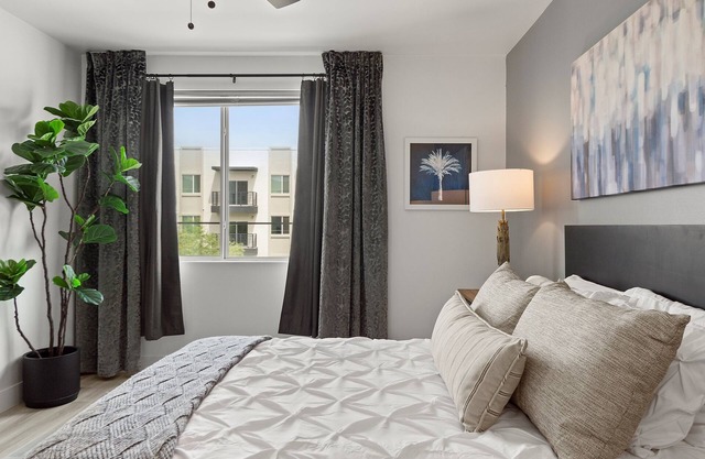 Sleeps 4 -Golf 》Dine 》Swim 》Self Checkin》State Fair
