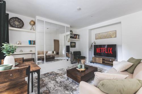 Sleeps 5! Cozy Kensington Flat, 4 Mins To Station!