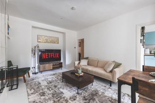 Sleeps 5! Cozy Kensington Flat, 4 Mins To Station!