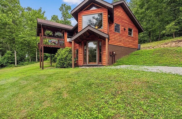 Sleeps 8/Mountain Lodge~Seven Springs!