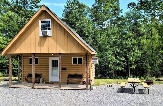 Sleeps up to 8, kitchenette, full bathroom, air conditioned/heated, free WiFi