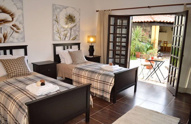 Sleeps22-Garden-HotTub-Pool-Barbecue-Jacuzzi