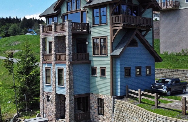 Slope side 8 BR at Sanctuary Majestic Mountain Top Estate 4800 square feet of quality sleeps 16