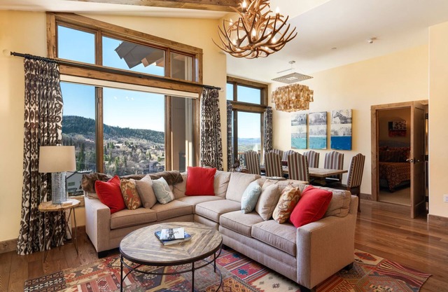 Slopeside Retreat, Ski In/Out, Edgemont Luxury, On Call Shuttle, Many More Amenities!