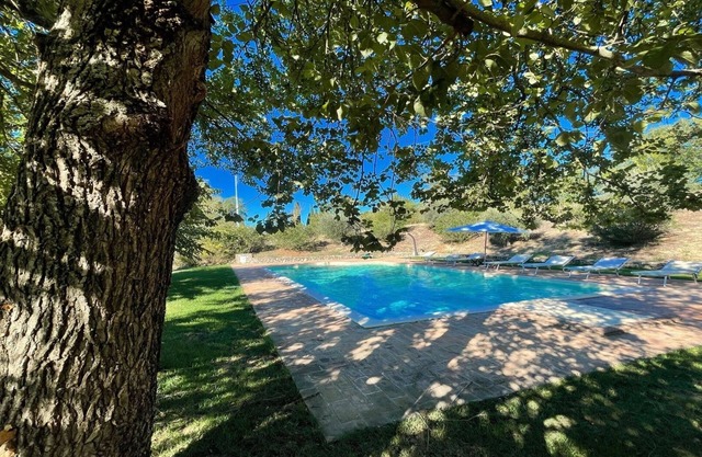 Slps 10 In fabulous Todi Villa - walk to Todi central - pool + child play arean