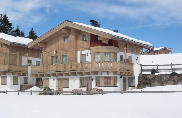 Small apartment, ideal for 2 people, with south-facing terrace right by the lift