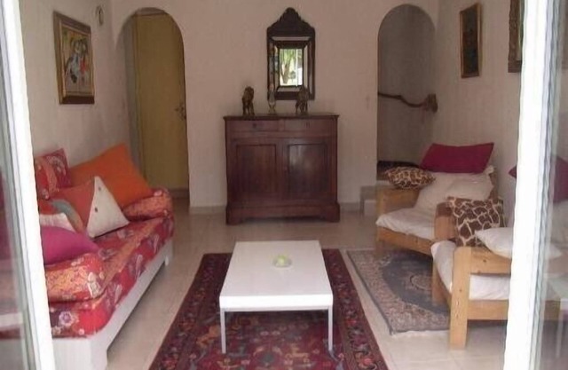 Small charming house with pool near shops and beaches