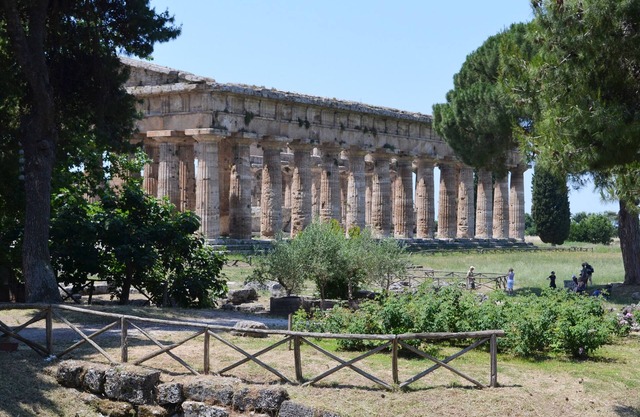 Small, fine apartment with panoramic sea views in a tranquil green location