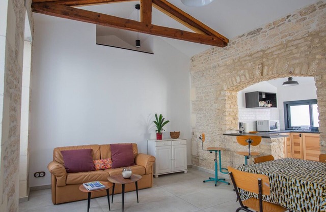 Small renovated house with terrace in the heart of St Pierre d'Oléron