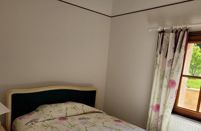 Small traditional stone house, independent and on one level