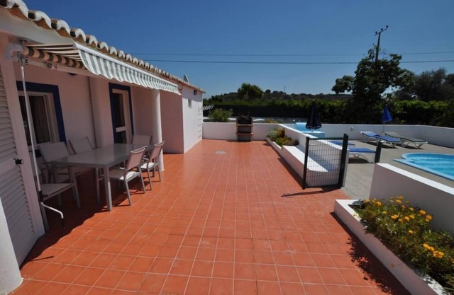 Small Villa with 3 bedrooms,2 bathrooms, AC, wifi,private pool.
