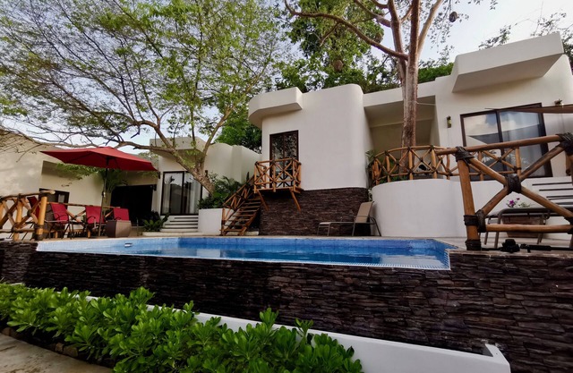 Small Villa with 6 rooms in San Pancho town 16 persons