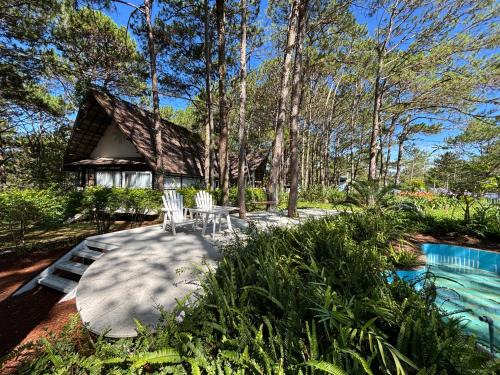 Smiling Pine Dalat - Thông Reo