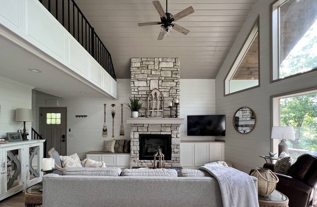 Smith Lake Front - Hooked on Smith!