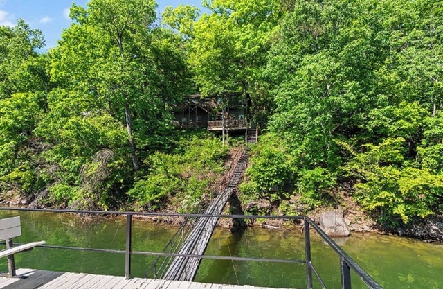 Smith Lake Retreat: 4 BR, 3 BA in Crane Hill, Sleeps 10