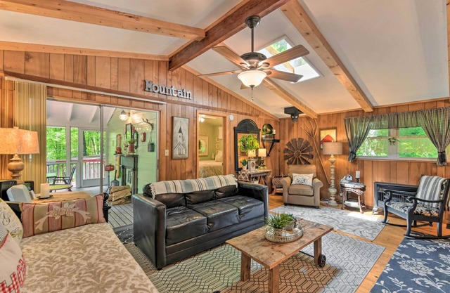 Smoky Mountain Cottage w/Lanai & Mtn Views