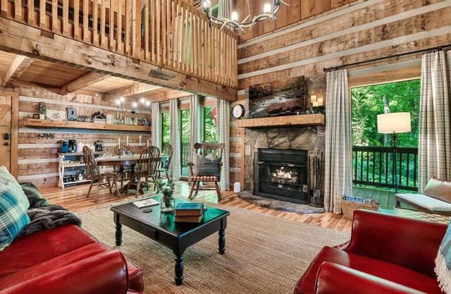 Smoky Mountain Log Cabin King & Queen beds Coffee Bar Hot Tub Pool table