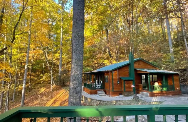 Smoky mountains secluded cabin retreat in Franklin !