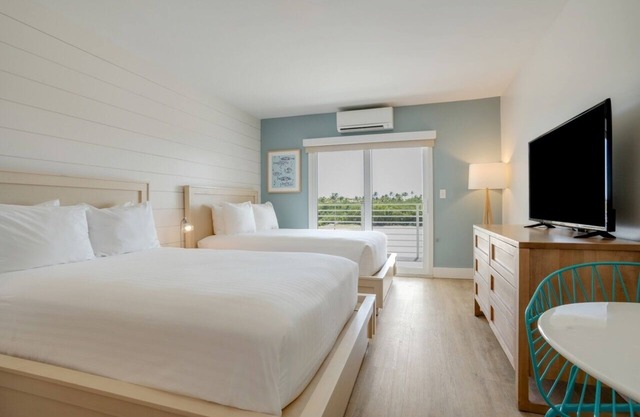 Snorkeling & Kayaking Beach Resort! Seaside Villa w/Patio! Marina, Pool, Parking