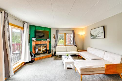 Snow Mountain Condo Hot Tub and Shuttle to Resort