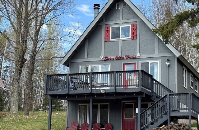 Snow Otter Haus | Cozy 2BR Retreat