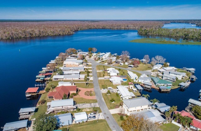 SNOWBIRDS(Long term visitors) or Quick getaway this is the home for you!