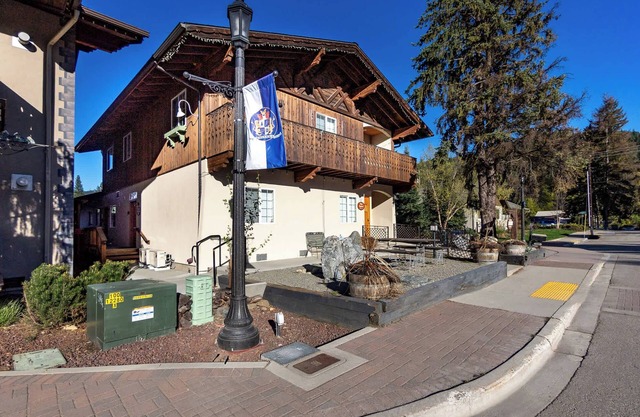 Snowcreek Suite - Dogwood - Hot tub - Kitchenette