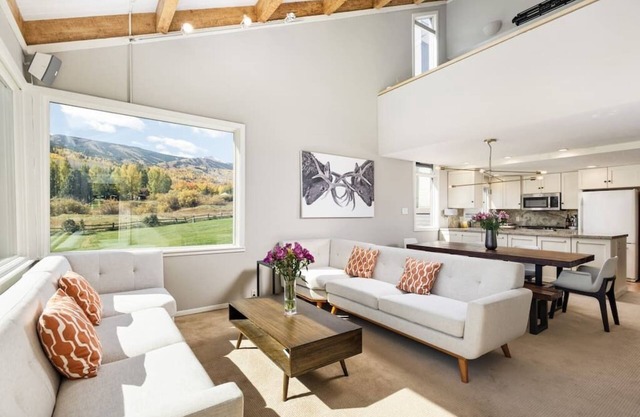 Snowmass Alpine Escape: Golf Course & Scenic View