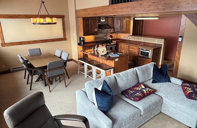 Snowmass Club Condo - Stunning Views!