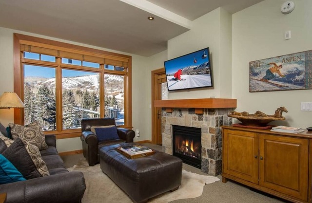 Snowmass Summit Sanctuary: Premier Mountain Condo