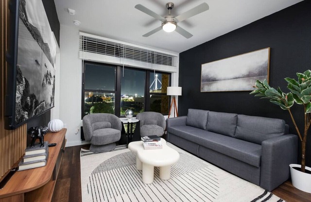 Snug 1BR w/Gym, Parking Near Rvrwalk & Dome