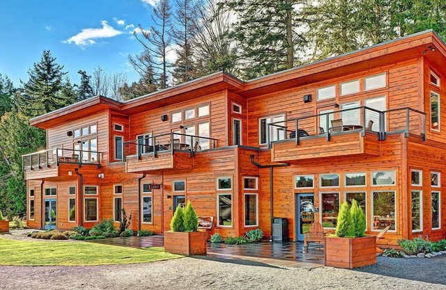 Snug Harbor Resort and Marina - One Bedroom Waterfront Suite