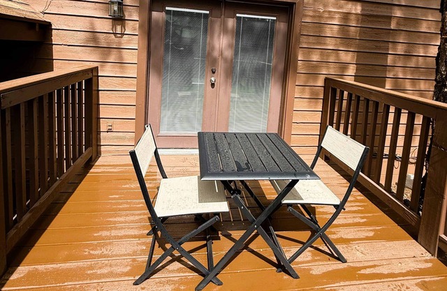 Soak Up the Pines in Style 1BR with Patio